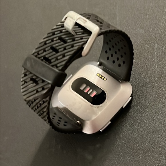 Fitbit Versa Heath & Fitness Smart Watch - Picture 8 of 15